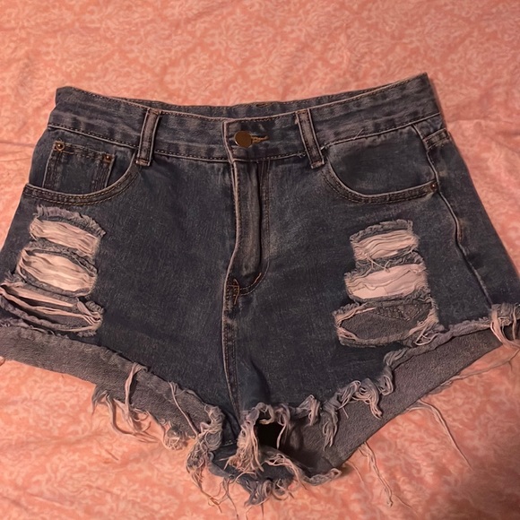 Cute booty shorts - Picture 3 of 3